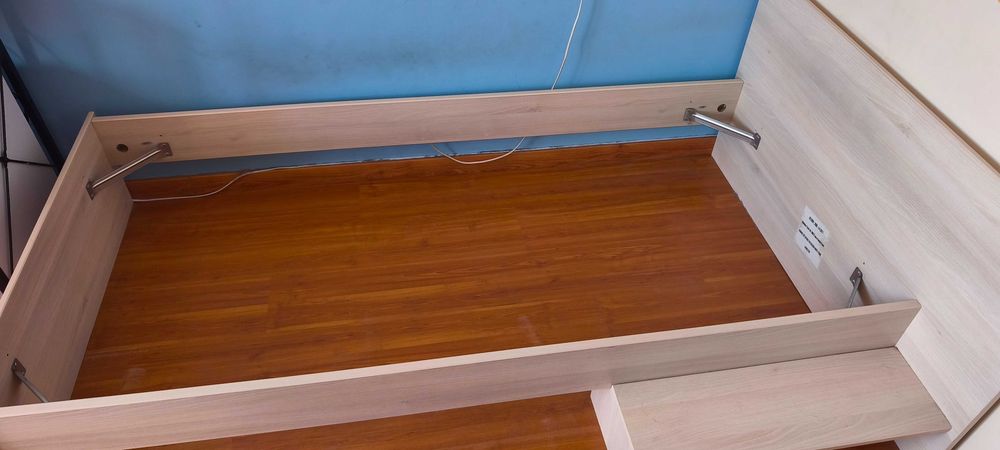 Cama de criança com gaveta