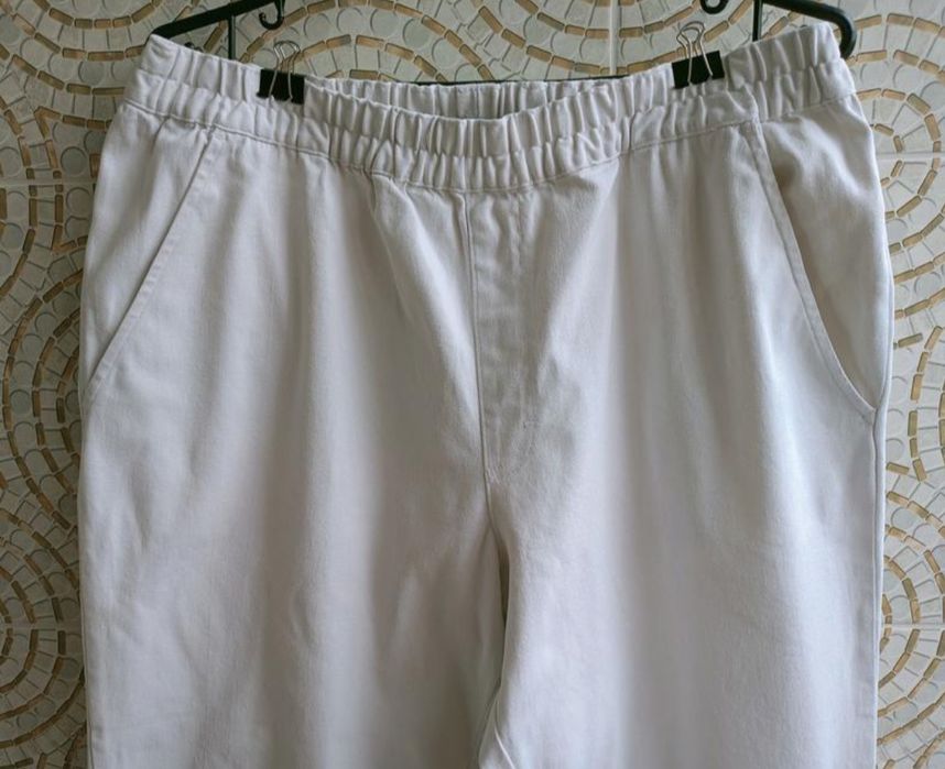 Джинси чоловічі літні білі.
Пояс на гумці, без застібки.
Пояс на гумці