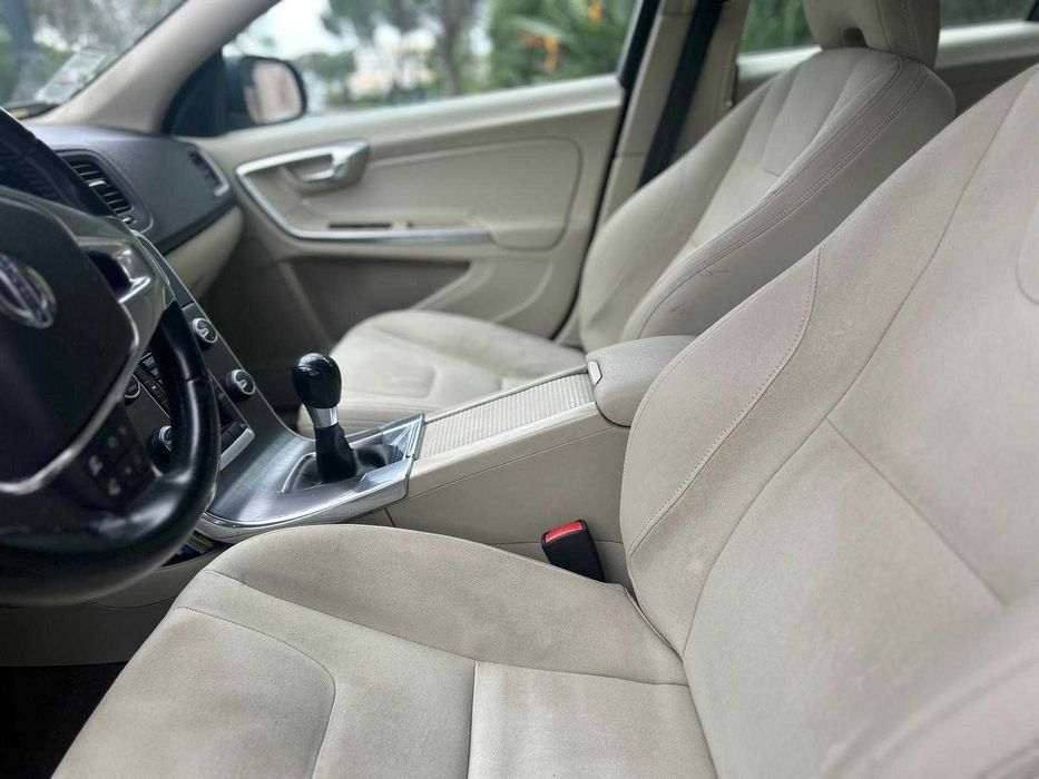 Volvo V60 preto 2010