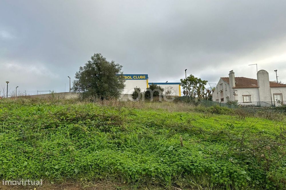 Lote de terreno isolado com 1200 m nas Azenhas do Mar, Sintra