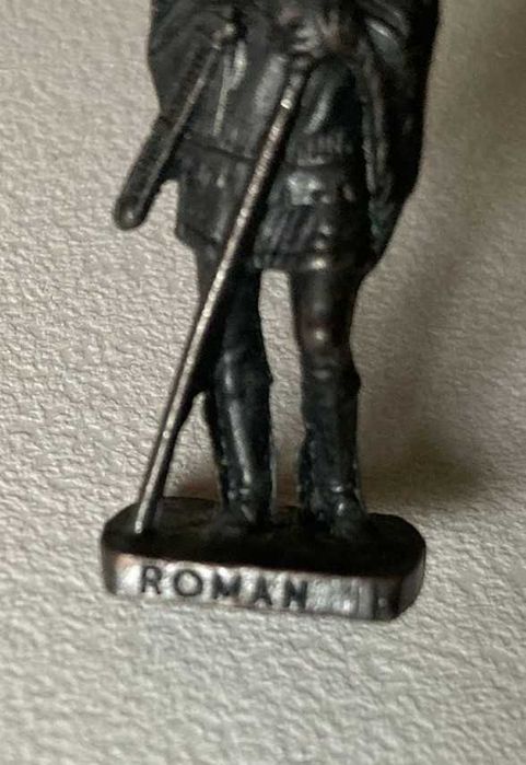 Figurinha de Metal Antiga Kinder: Roman