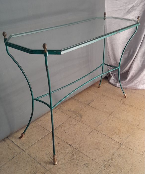 Mesa com tampo em vidro