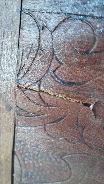 Mala de madeira trabalhada