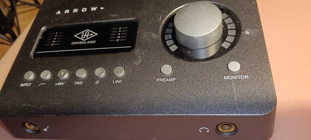 Universal Audio Arrow INTERFEJS - Karta Dźwiekowa