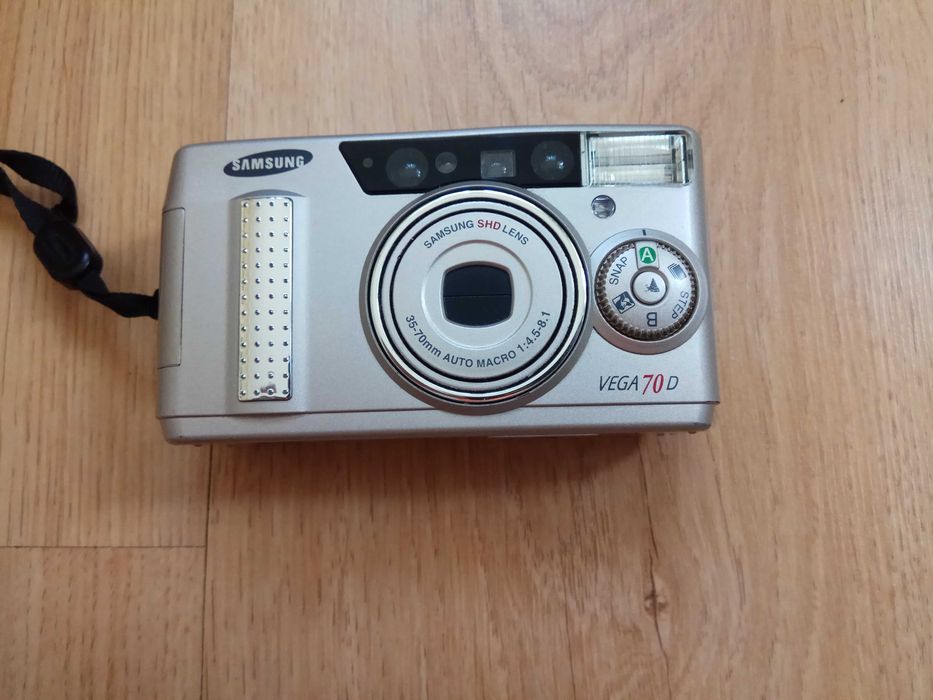 Гарний плівковий фотоаппарат Samsung Vega 70 D  все працює
