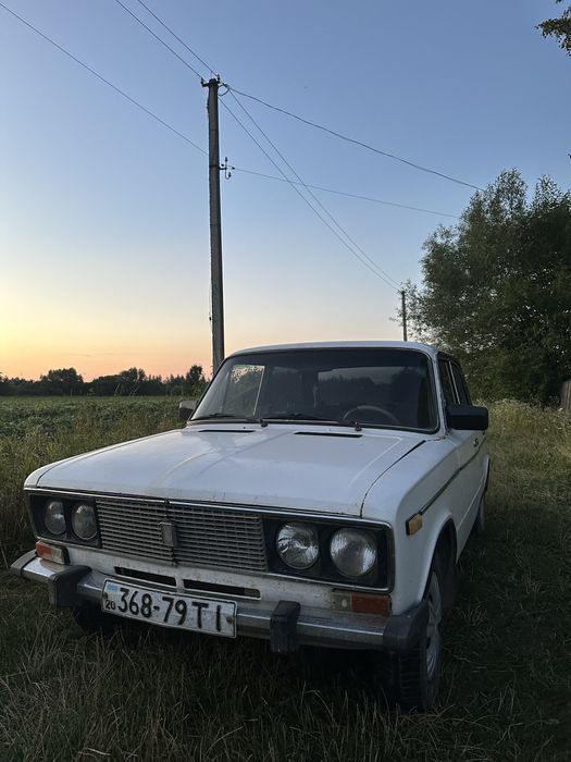 Авто на повному ходу Ваз 2106