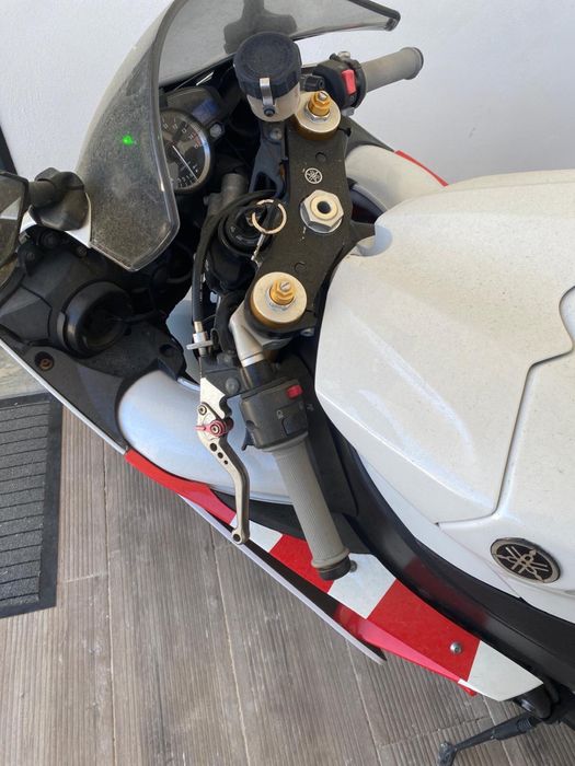 Moto yamaha modelo:R1