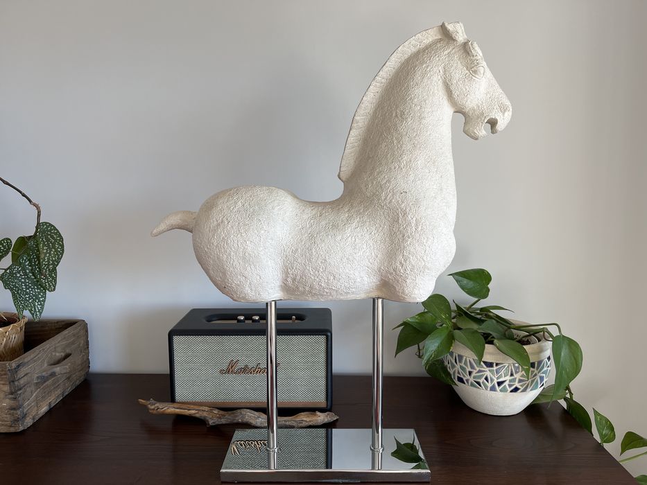 Cavalo decorativo em resina