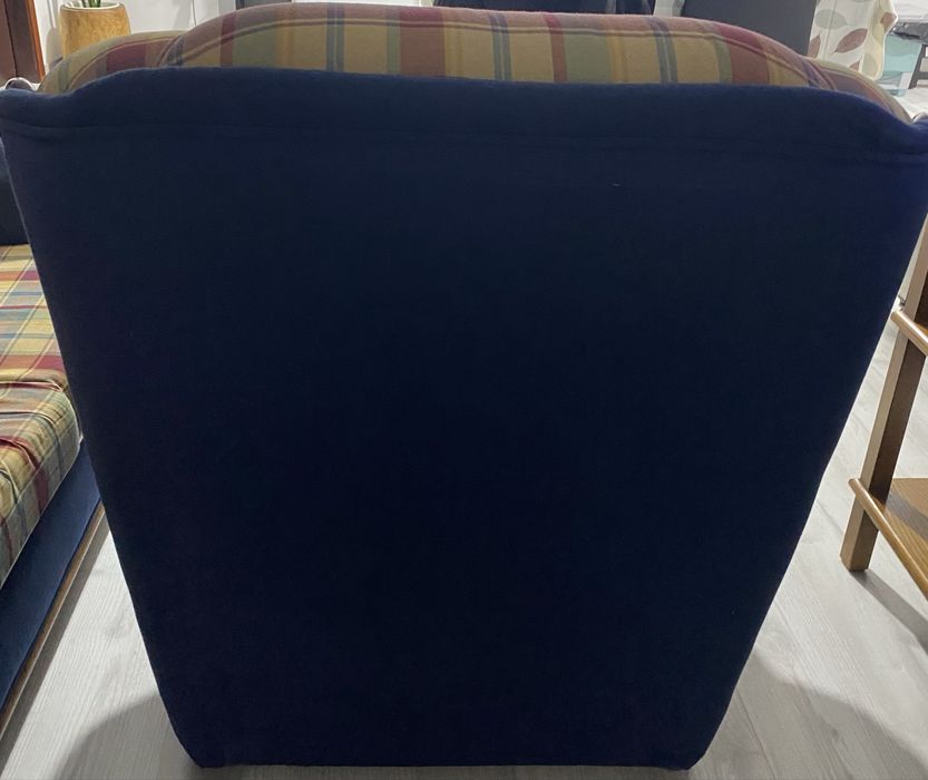 Poltrona e sofá cama em bom estado