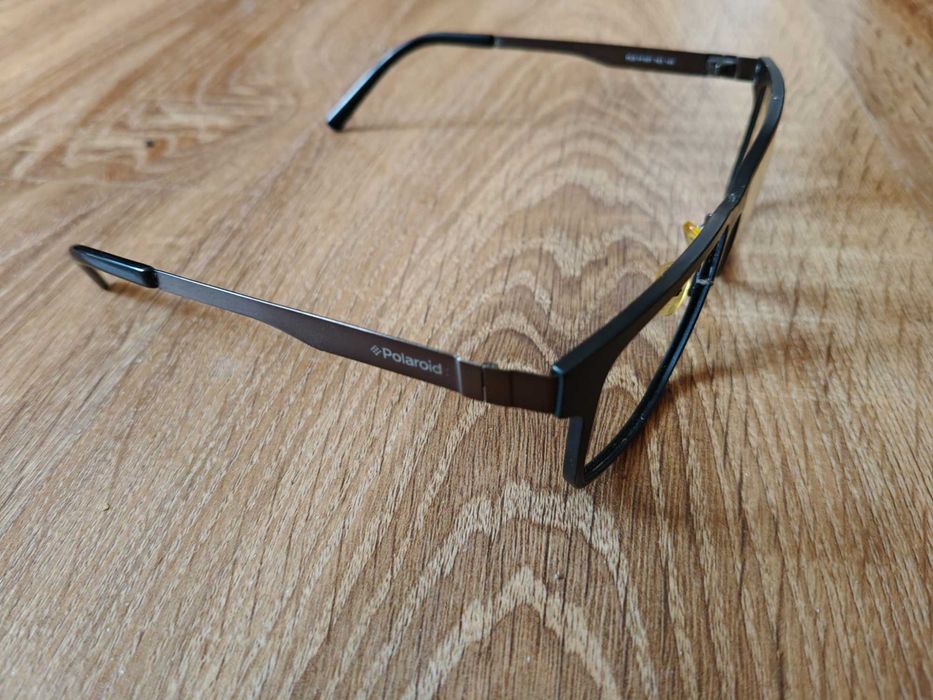 Polaroid pęknięta oprawka