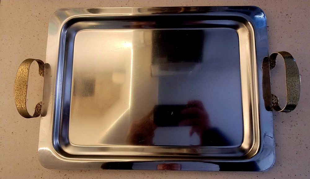 Tabuleiro 'Artame' , e balde de gelo em inox 18/10.