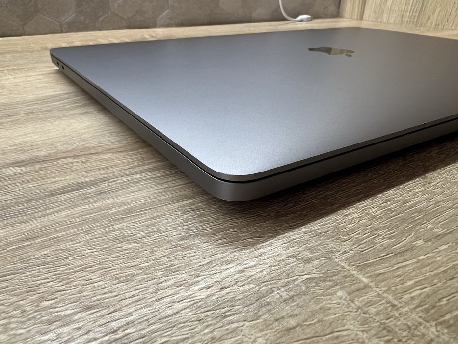 MacBook Pro 16' 2019 A2141 /i9 8-Core/32Gb RAM/512GB SSD/4GB GPU/ MDM - Уцінка