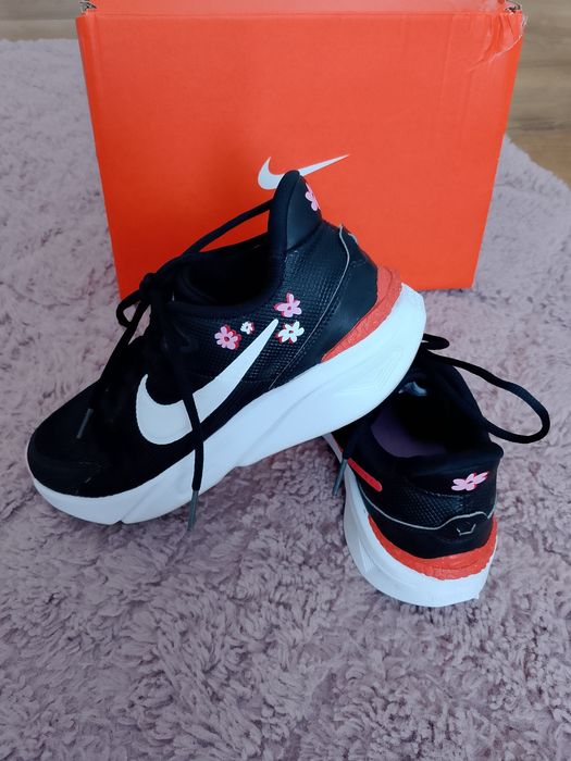 Buty sportowe, sneakersy Nike 38.5 Nike Star Runner 4 nn SE GS Floral