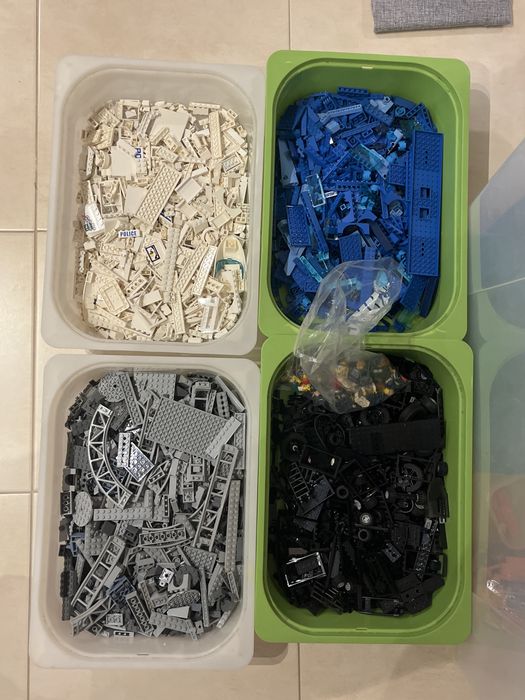 500+ peças de lego com múltiplos manuais de instruções