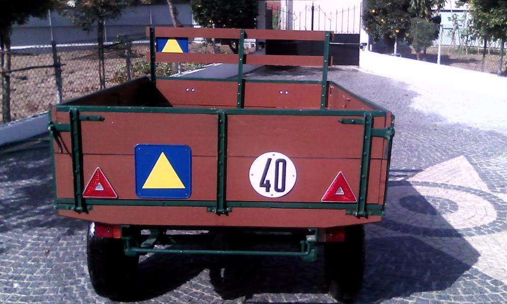 Atrelado Reboque caixa 5 velocidades