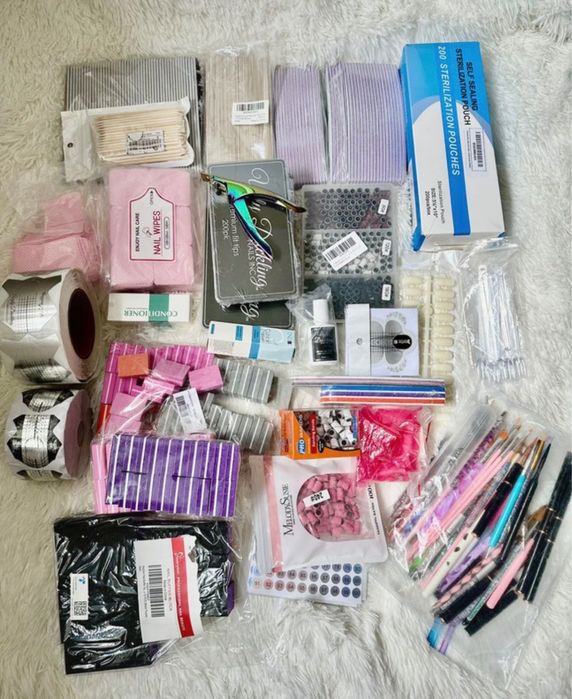 Zestaw materiałów do robienia paznokci