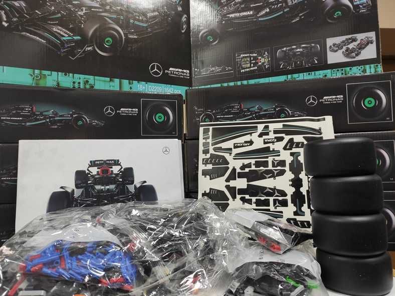Конструктор ‼️НОВИЙ‼️Mercedes AMG F1‼️КОРОБКА‼️1642 деталей LEGO 42171