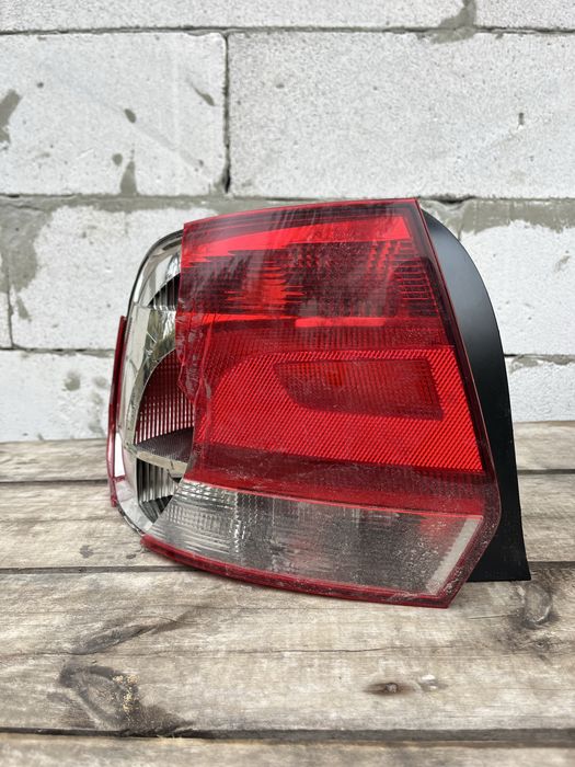 Продам фару задню ліву Volkswagen Polo
