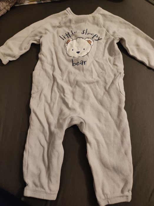 Trzy kombinezony/pidzamki