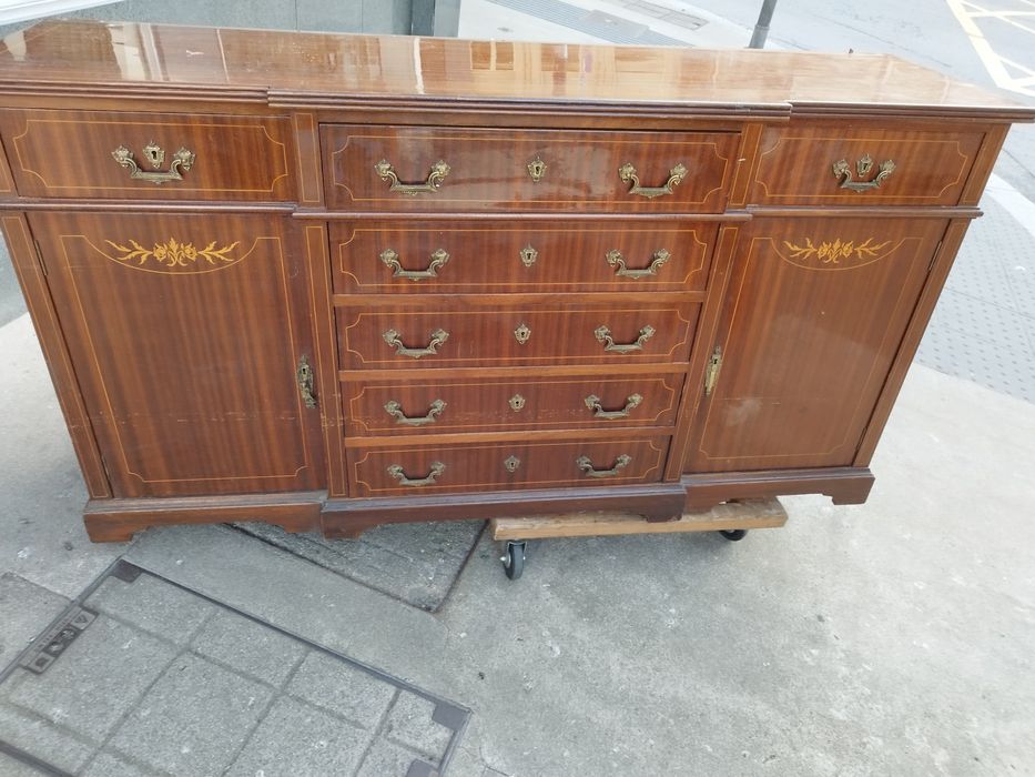 Móvel aparador antigo