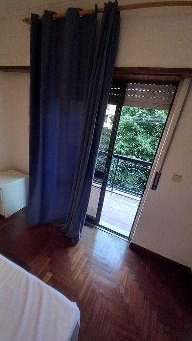Quarto com varanda para Arrendar QUELUZ-BELAS