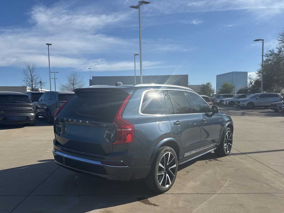 Volvo XC90 B6 Plus Bright Theme 7-Passenger      2023