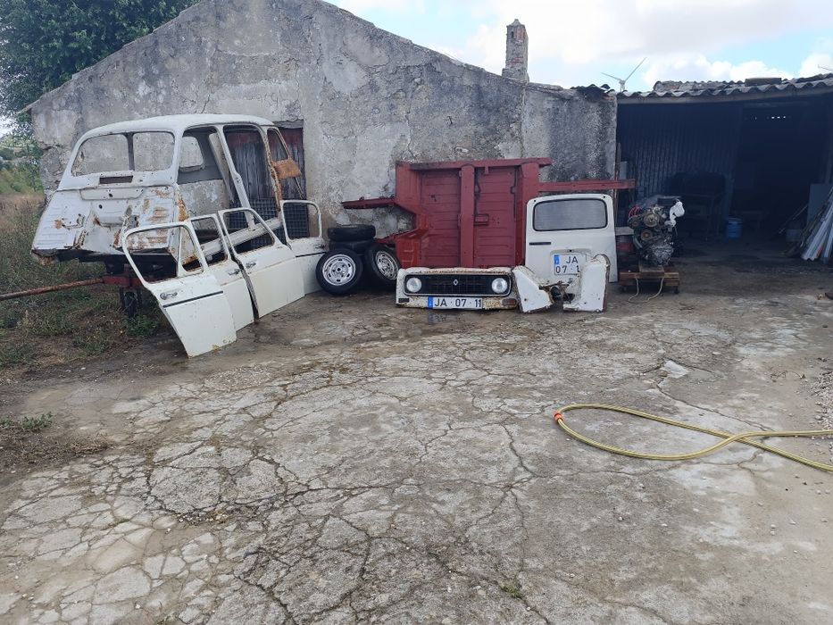 Renault 4l com documentos e selo em dia