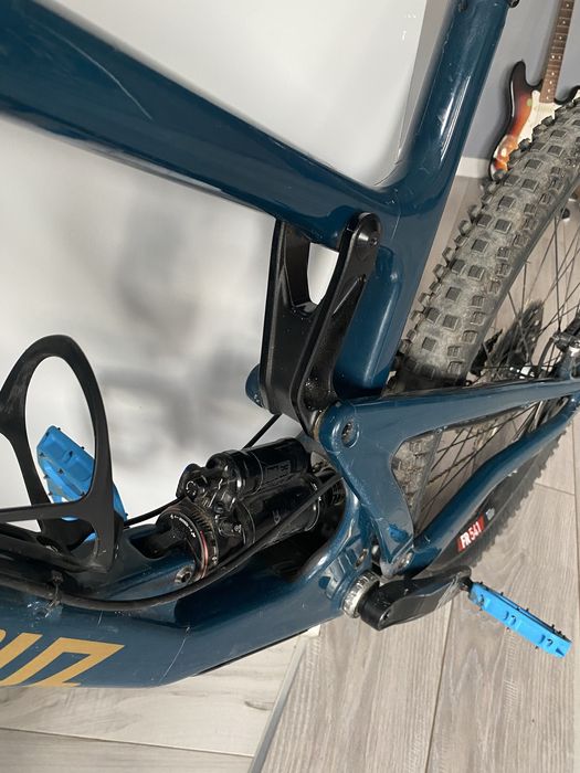 Samta Cruz Nomad C  Carbon