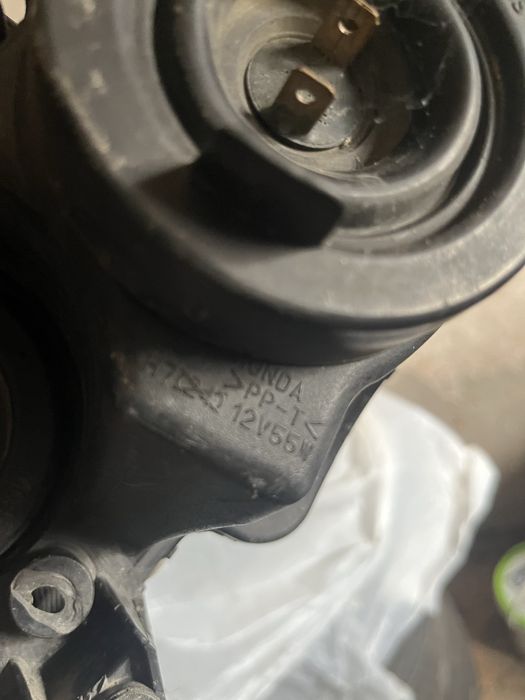 Права фара honda vfr 800 2003