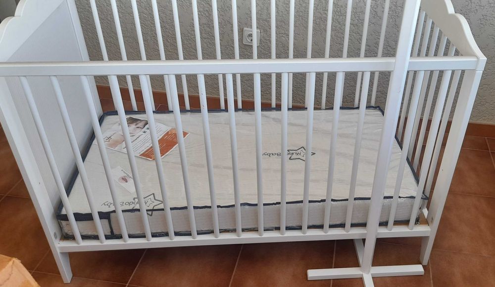 Berço IKEA com colchão viscoelástico MundoBaby incluído