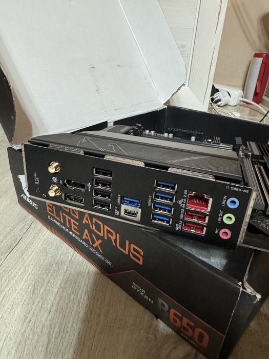 Материнська плата Gigabyte Aorus Elite AX b650