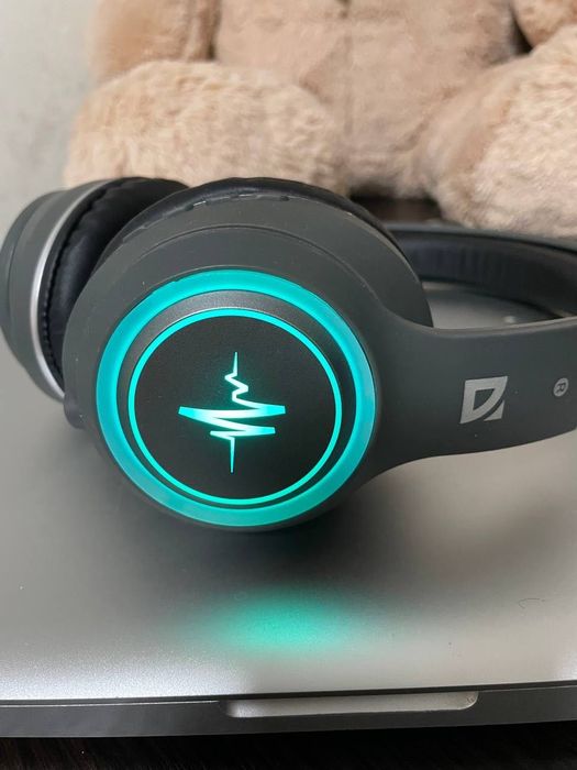 Bluetooth навушники з підсвіткою  Defender FreeMotion