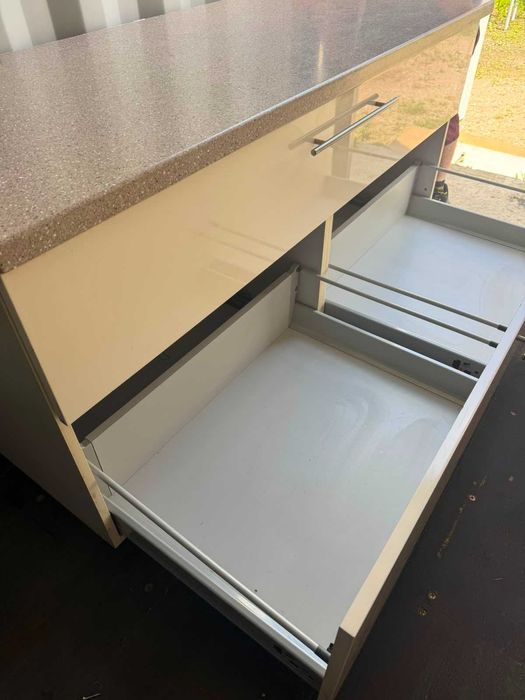 Szafka z szufladami kuchenna 156x68 szafki kremowe beżowe połysk biuro
