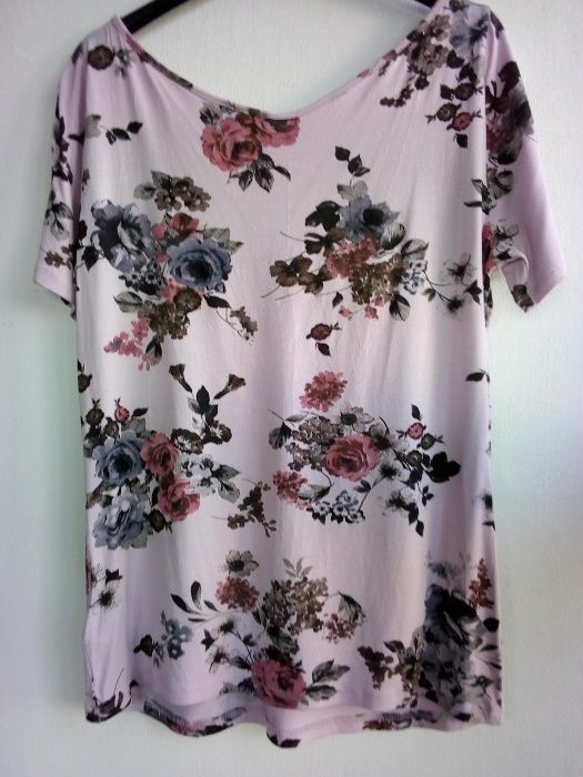 Blusa rosa com motivos florais - Tamanho L