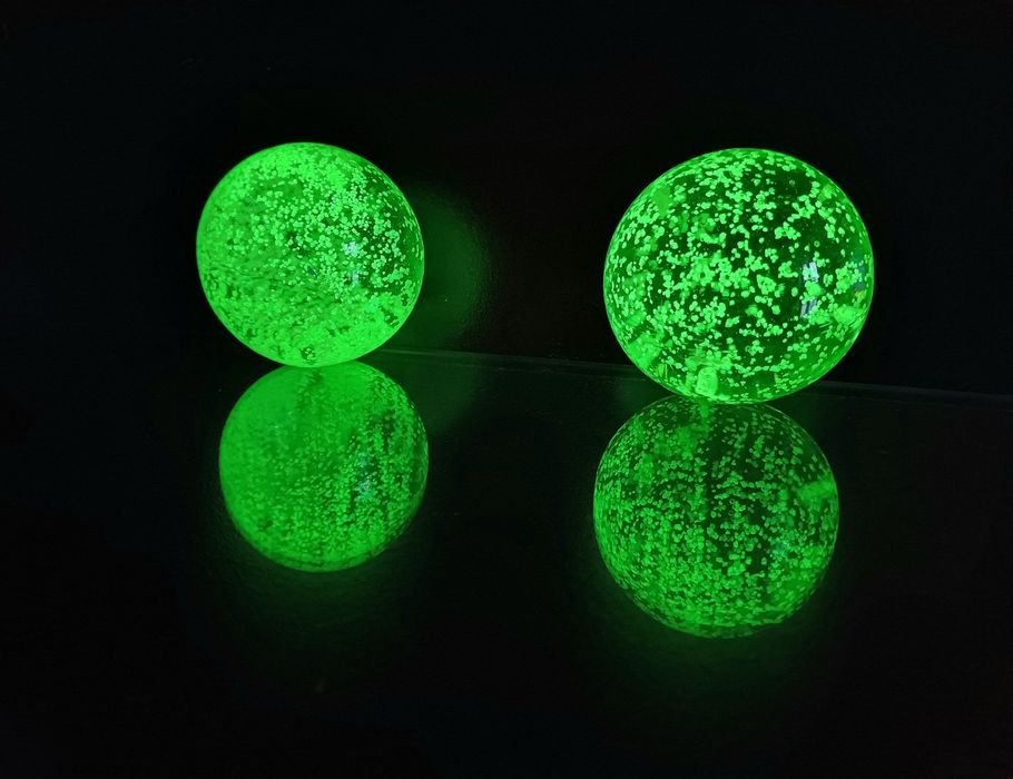 Szklane kule - fluorescencyjne - nie uranowe - 2 szt