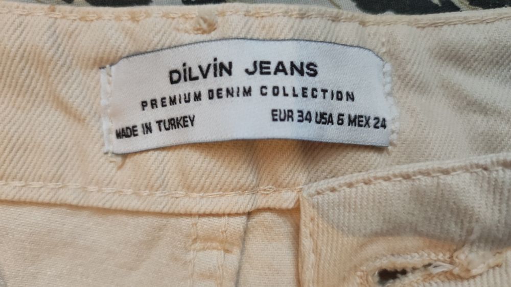 Шорти бежеві літні