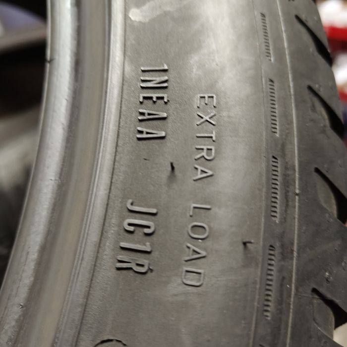 235/45/21 XL Sprzedam parę opon całorocznych Goodyear