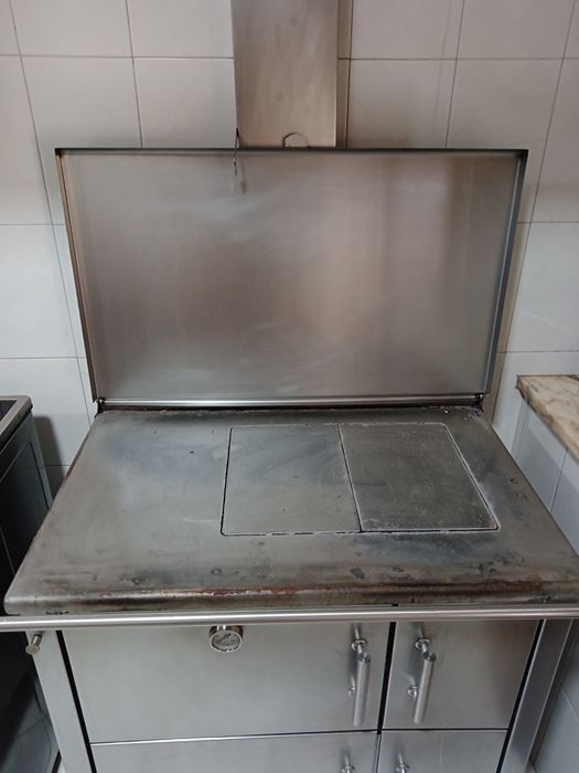 Fogão a lenha em bom estado