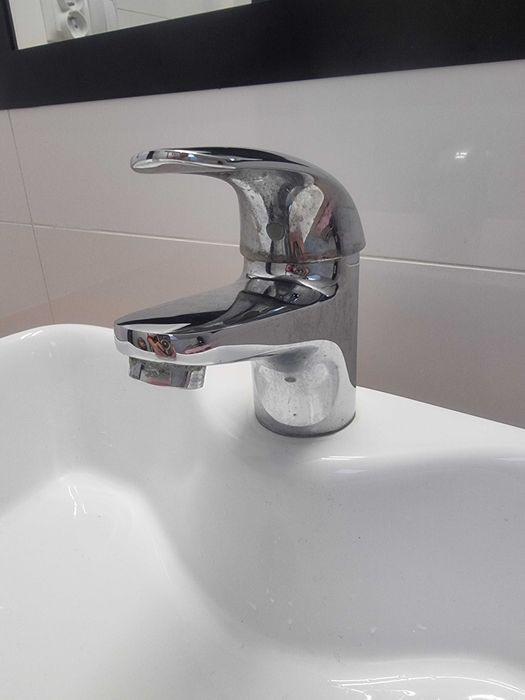 Umywalka nablatowa z baterią