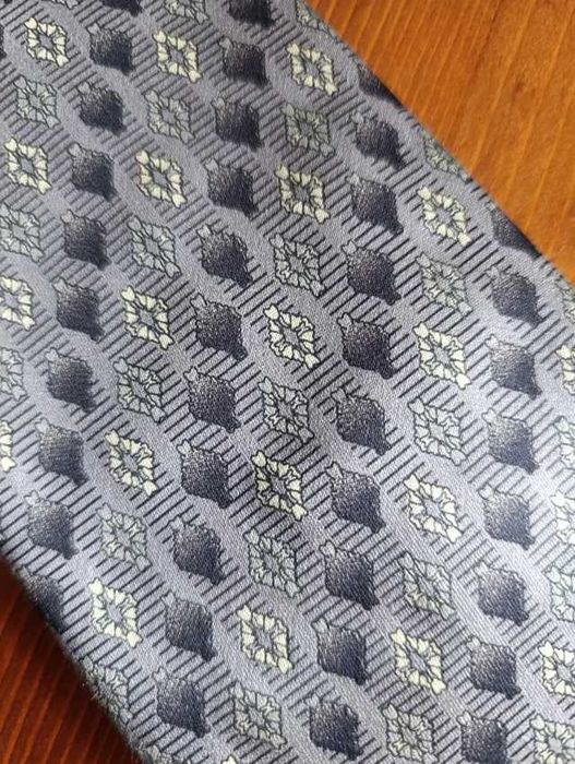 Gravata de homem em cinza e prata