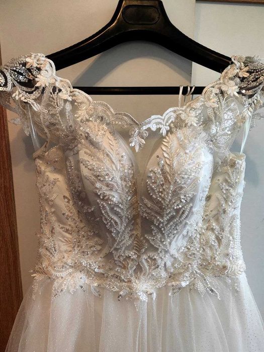 Продам весільну сукню