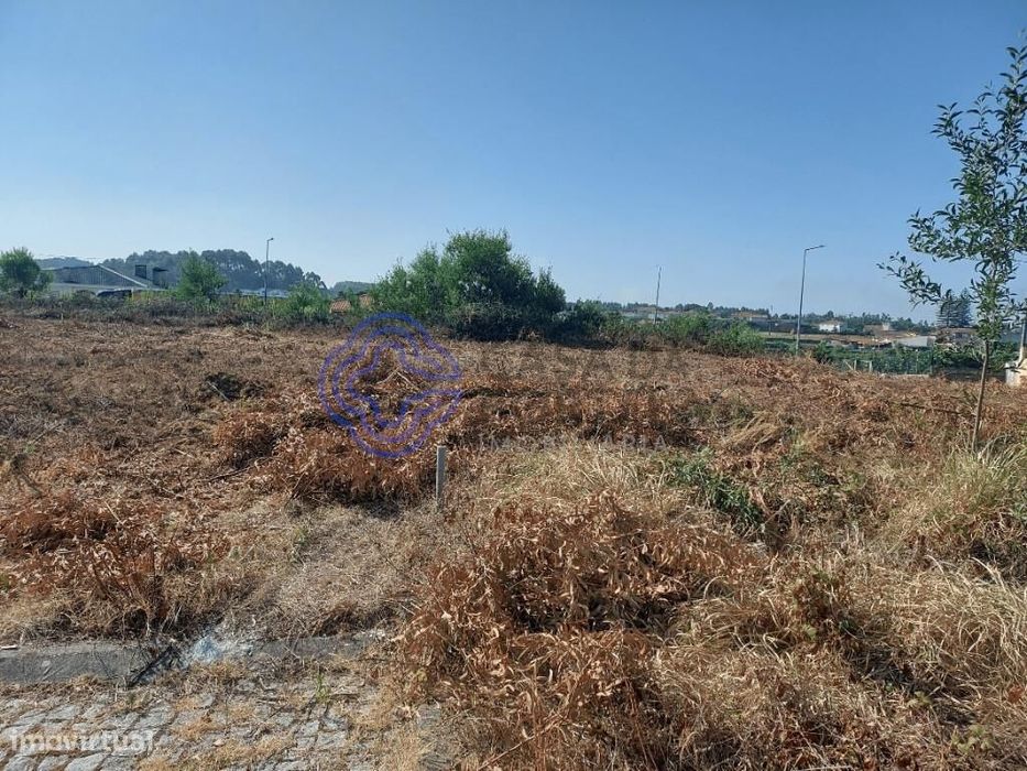 Lote de construção moradia geminada