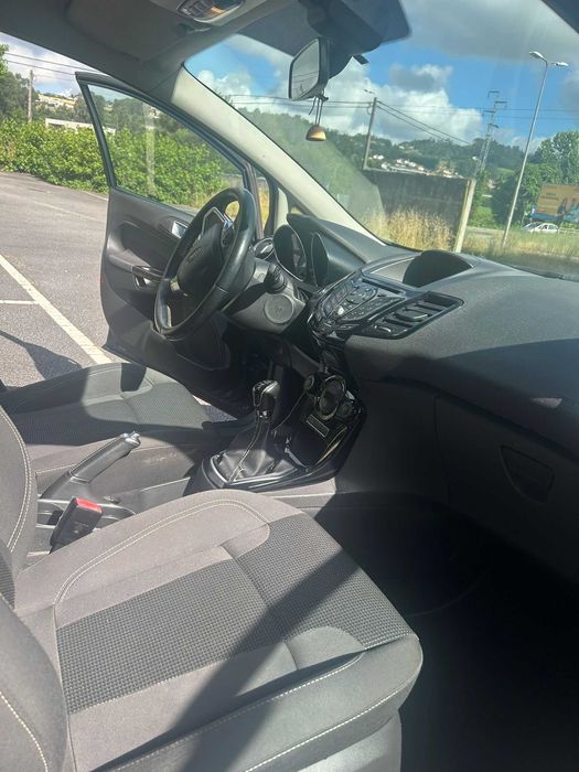 Ford Fiesta 1.5 TDCi Titanium | 2016 | 170.389 km | Único Dono | Revisões na Marca