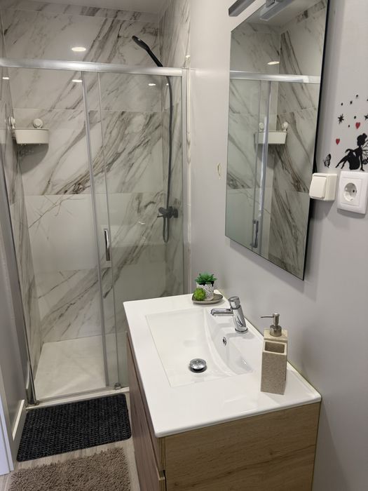 Quarto individual com WC e cozinha