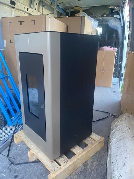 Piec z płaszczem wodnym na pellet Eva Calor Luisa 11kW czarny 20kg