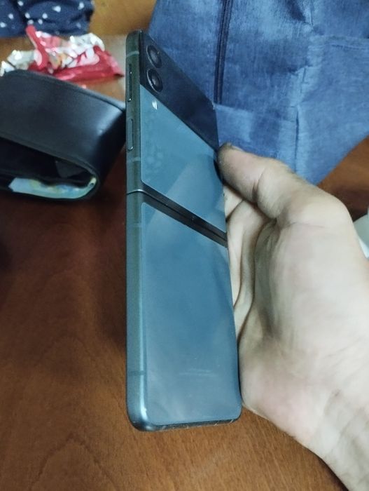 Samsung flip 3 5g