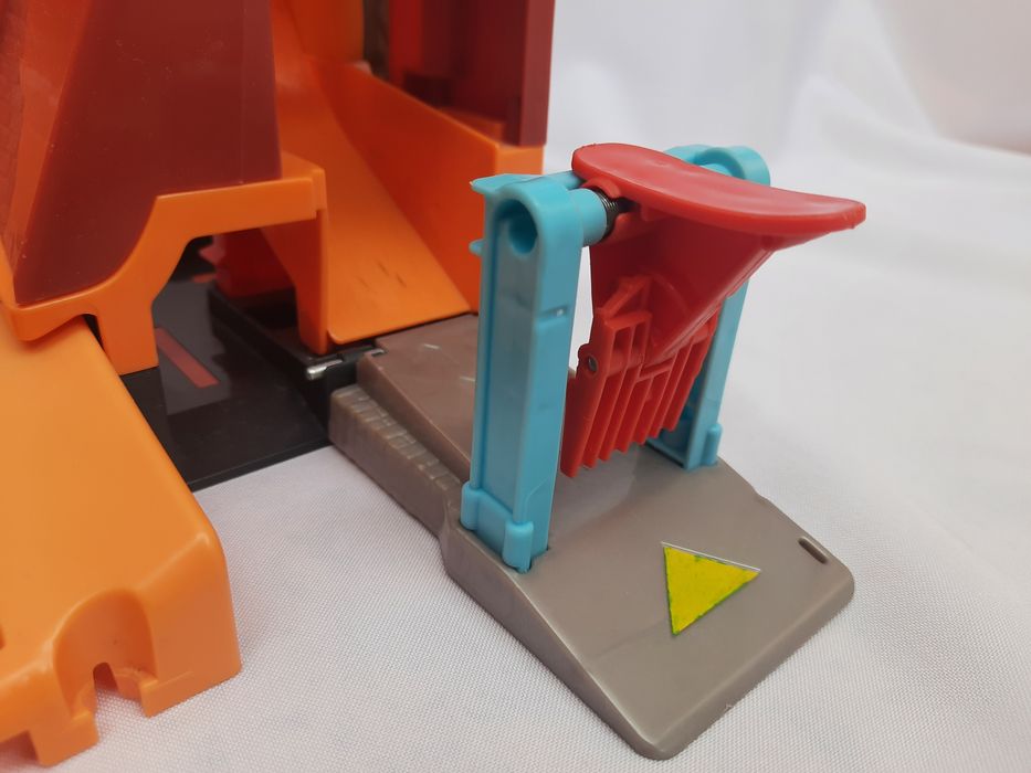 Ігровий набір hot wheels трек "трюки в місті"