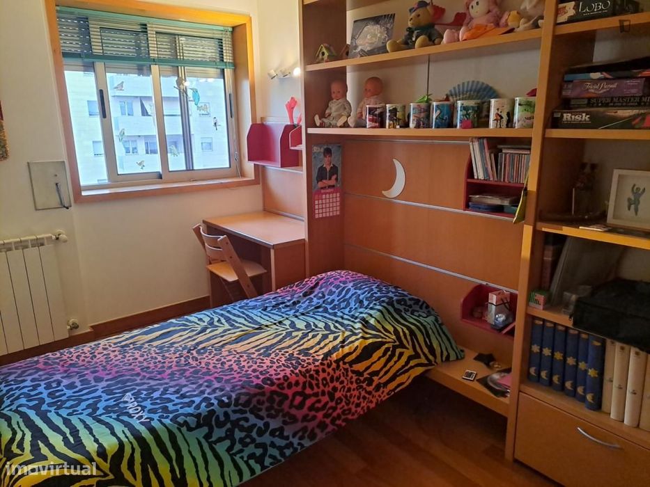 Quarto - localizado em Lumiar Lisbon