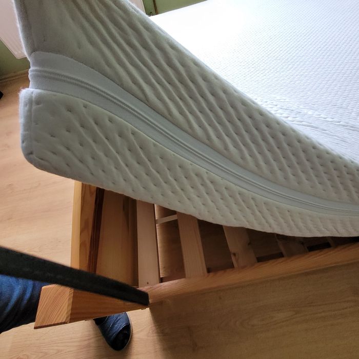 Łóżko drewniane 140x200 jak nowe