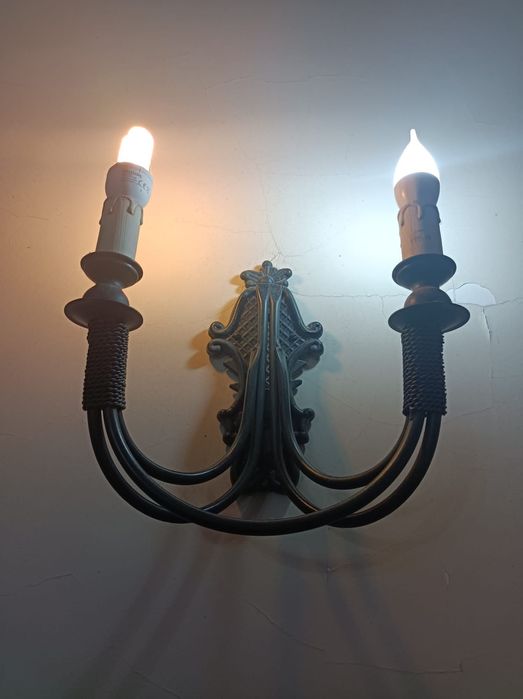2 candeeiros de sala e um aplique de parede